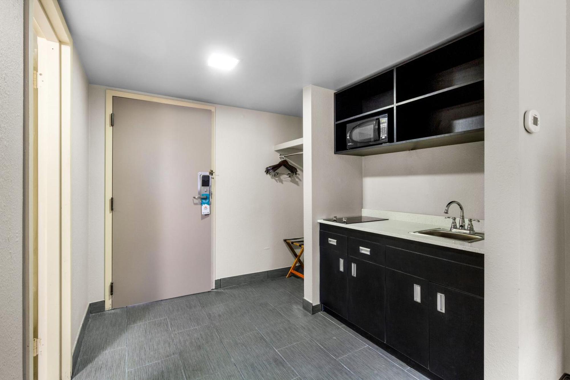 Suburban Studios Altoona Esterno foto